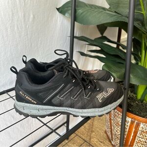 FILA All Terrain Speckled Bottom Sneakers / Size 9